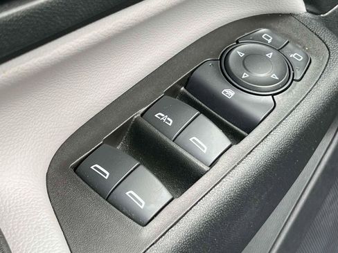 Used 2023 Chevrolet Equinox LS FWD image 8