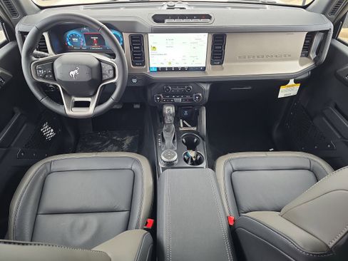 New 2025 Ford Bronco Outer Banks w/ Sasquatch Package image 12