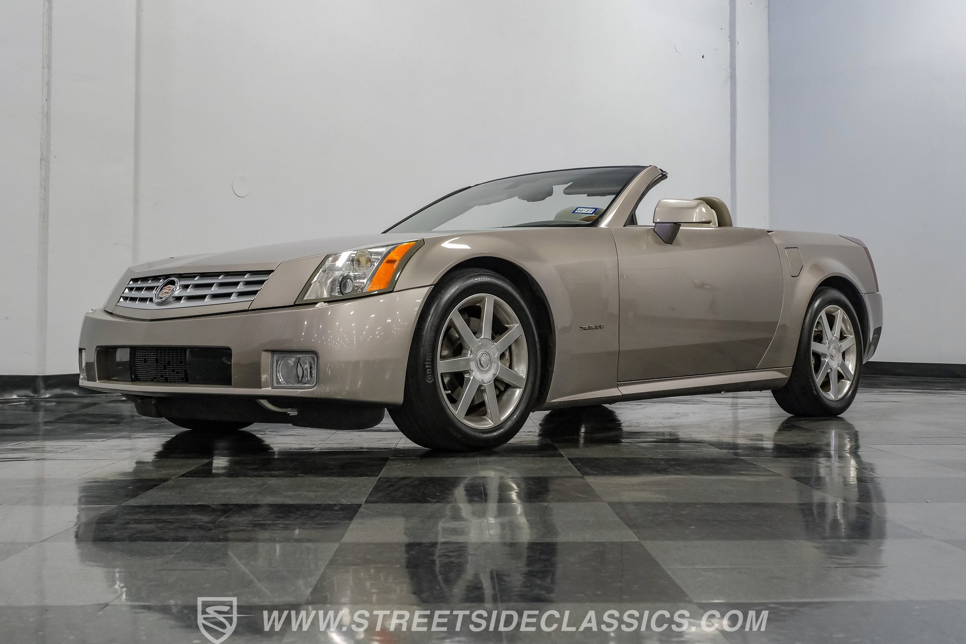 Used 2005 Cadillac XLR RWD image 21