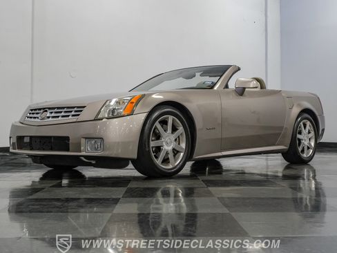 Used 2005 Cadillac XLR RWD image 21