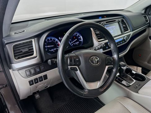 Used 2018 Toyota Highlander Limited Platinum AWD/4WD image 9