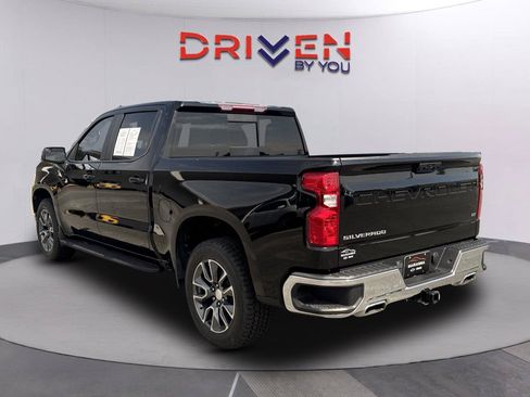 Used 2024 Chevrolet Silverado 1500 LT w/ Z71 Off-Road Package AWD/4WD image 5