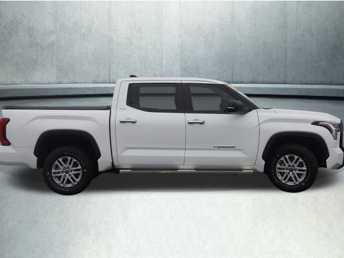 Used 2022 Toyota Tundra SR5 w/ SR5 Convenience Package AWD/4WD image 19