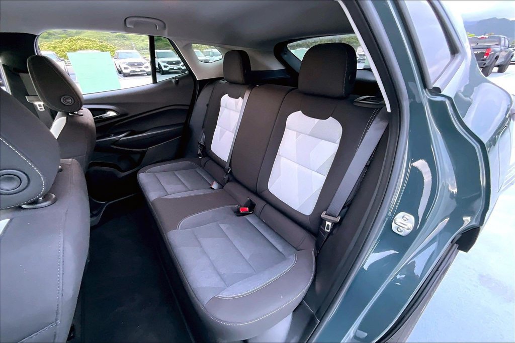 Used 2025 Chevrolet Trax LS w/ LS Convenience Package FWD image 28