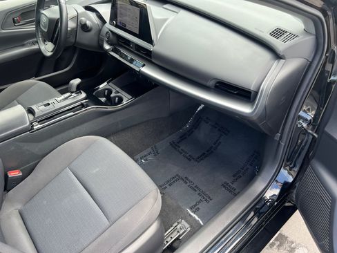 Used 2024 Toyota Prius LE FWD image 28
