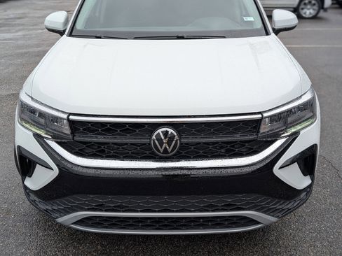 Used 2024 Volkswagen Taos SE image 12