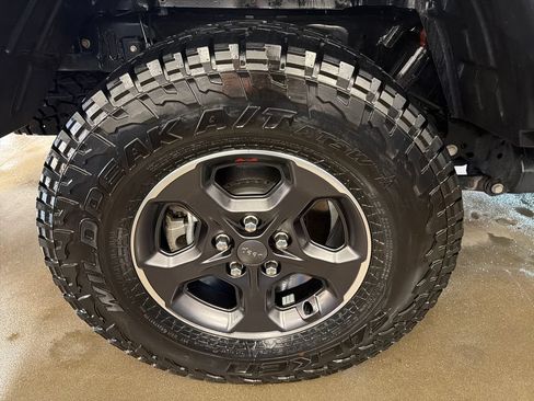 Used 2023 Jeep Gladiator Rubicon w/ Dual Top Group AWD/4WD image 21
