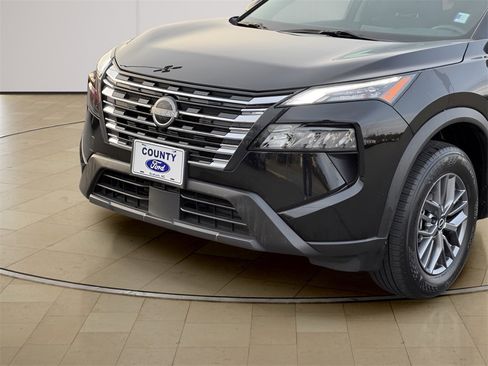 Used 2024 Nissan Rogue S image 31