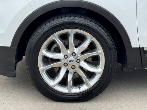 Used 2015 Ford Explorer XLT w/ Equipment Group 202B image 5