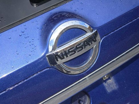 Used 2018 Nissan Rogue SV FWD image 11