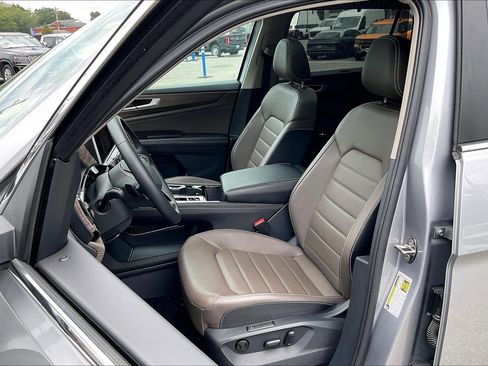 Used 2025 Volkswagen Atlas SEL AWD/4WD image 25