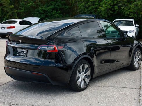 Used 2021 Tesla Model Y 2WD image 8
