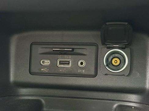 Used 2023 Chevrolet Equinox Premier image 22