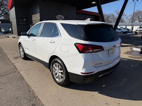 Used 2022 Chevrolet Equinox LT FWD image 2