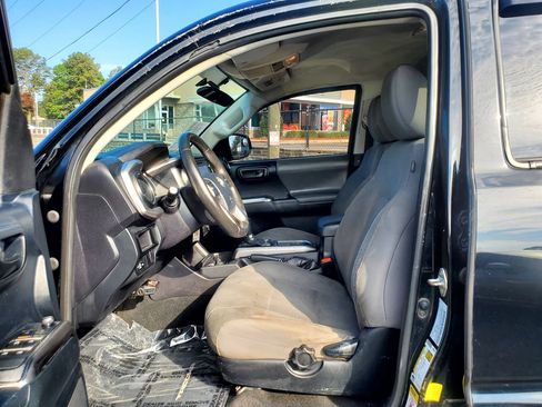 Used 2016 Toyota Tacoma SR5 w/ Towing Package RWD image 23