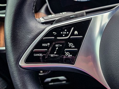 Used 2025 Mercedes-Benz C 300 4MATIC Sedan image 20