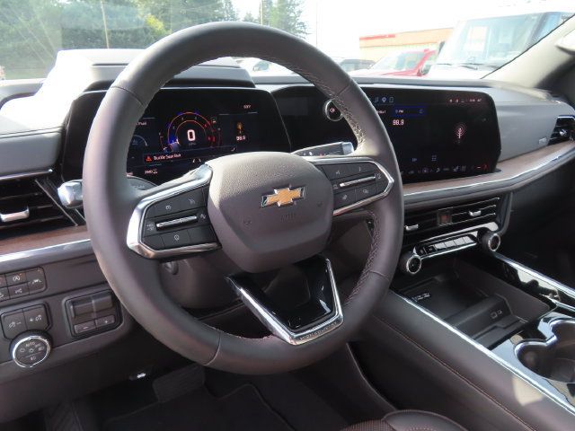 Used 2026 Chevrolet Suburban High Country AWD/4WD image 16