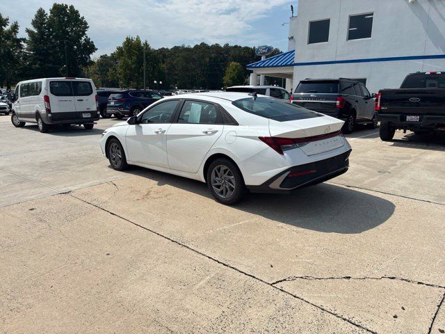 Used 2024 Hyundai Elantra SEL FWD image 22