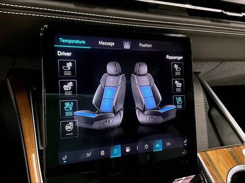 Used 2025 Cadillac Escalade Sport Platinum w/ LPO, ONYX Package AWD/4WD image 32