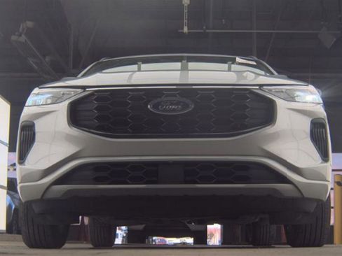 Used 2023 Ford Escape ST-Line w/ Tech Pack #1 image 4