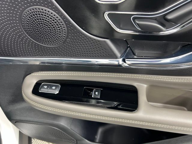 Certified 2025 Lincoln Corsair AWD image 25