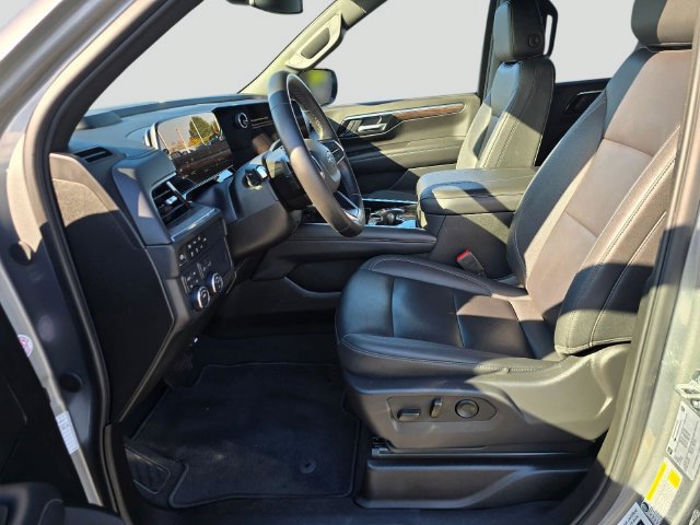 Used 2025 Chevrolet Suburban Z71 AWD/4WD image 23