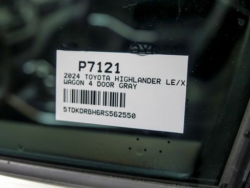 Certified 2024 Toyota Highlander LE image 31