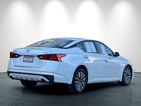 Used 2023 Nissan Altima 2.5 SV w/ SV Premium Package image 4