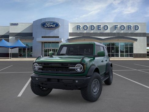 New 2025 Ford Bronco Outer Banks w/ Sasquatch Package image 2