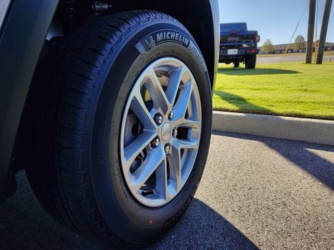 New 2025 Jeep Grand Cherokee Laredo X image 13