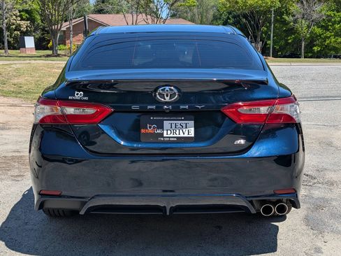 Used 2018 Toyota Camry SE FWD image 5
