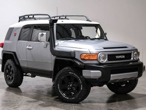 Used 2010 Toyota FJ Cruiser 4WD image 7