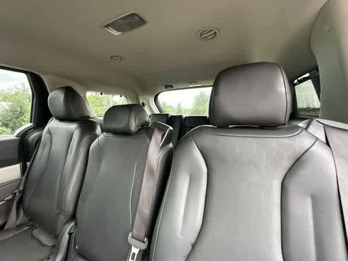 Used 2024 Kia Carnival EX FWD image 17