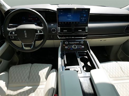 Used 2024 Lincoln Navigator Black Label image 15