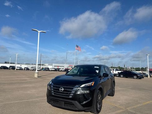 Certified 2025 Nissan Rogue SV FWD image 6