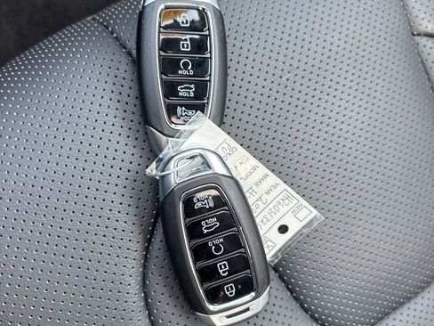 Used 2023 Hyundai Elantra Limited FWD image 36
