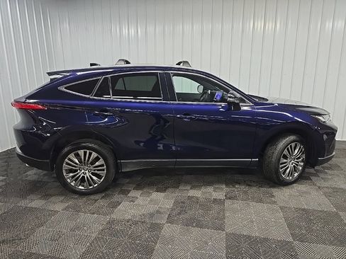 Used 2023 Toyota Venza XLE AWD/4WD image 2