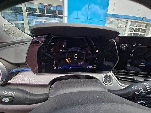 Used 2025 Chevrolet Trax LT w/ Driver Confidence Package FWD image 17