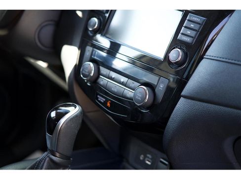 Used 2020 Nissan Rogue SV image 38