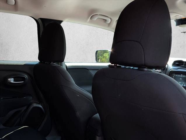 Used 2020 Jeep Renegade Latitude FWD image 22