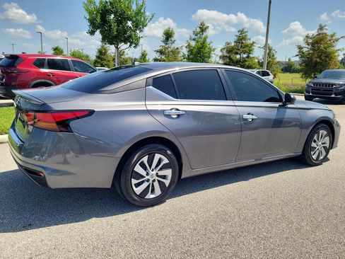 Used 2025 Nissan Altima 2.5 S FWD image 2
