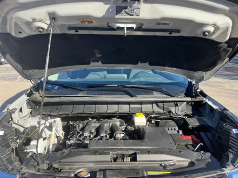 Used 2025 Nissan Pathfinder SV image 32