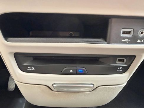 Used 2018 Chrysler Pacifica Touring-L Plus FWD image 16