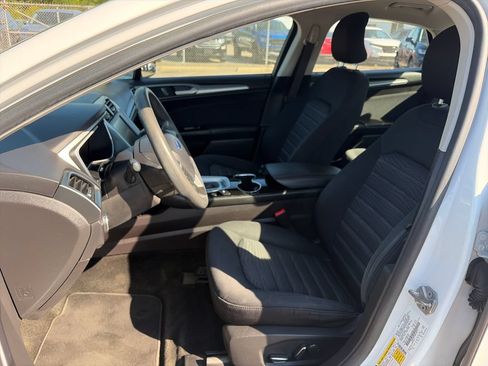 Used 2016 Ford Fusion SE FWD image 11
