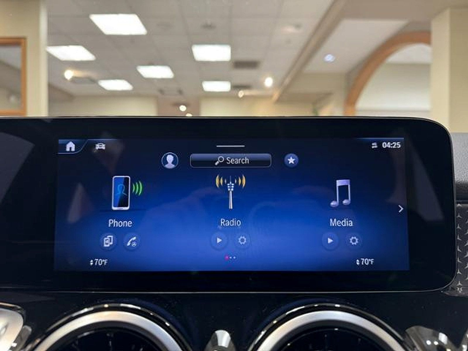 Used 2025 Mercedes-Benz GLB 250 image 13