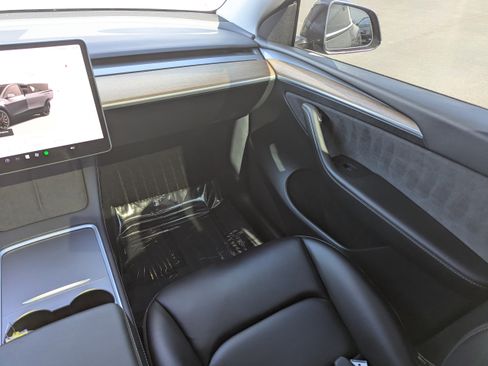 Used 2022 Tesla Model Y Performance image 15