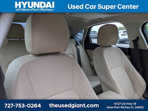 Used 2017 Jaguar XF RWD image 6