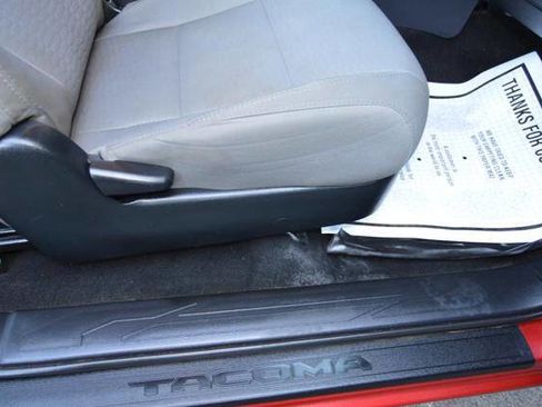 Used 2017 Toyota Tacoma 4x4 Access Cab image 30