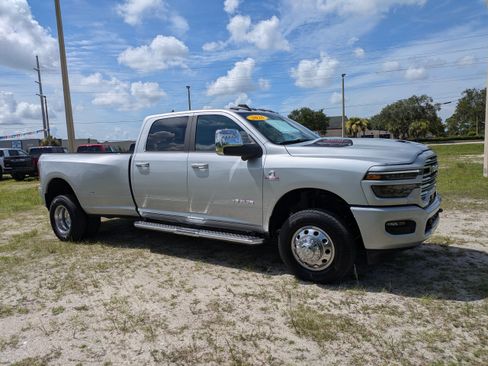 Used 2026 RAM 3500 Laramie w/ Sport Appearance Package AWD/4WD image 2