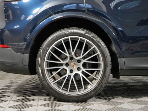 Certified 2023 Porsche Cayenne w/ Premium Package AWD/4WD image 14